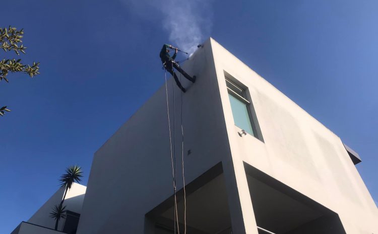  Limpeza Reparação e pintura de Fachadas com sistema Alpinismo Industrial. Vivendas em Paço de Arcos